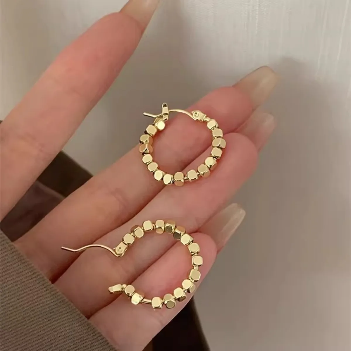 

Gold Tone Faceted Beaded Hoop Earrings Minimalist Geometric Daily Fashion Jewelry