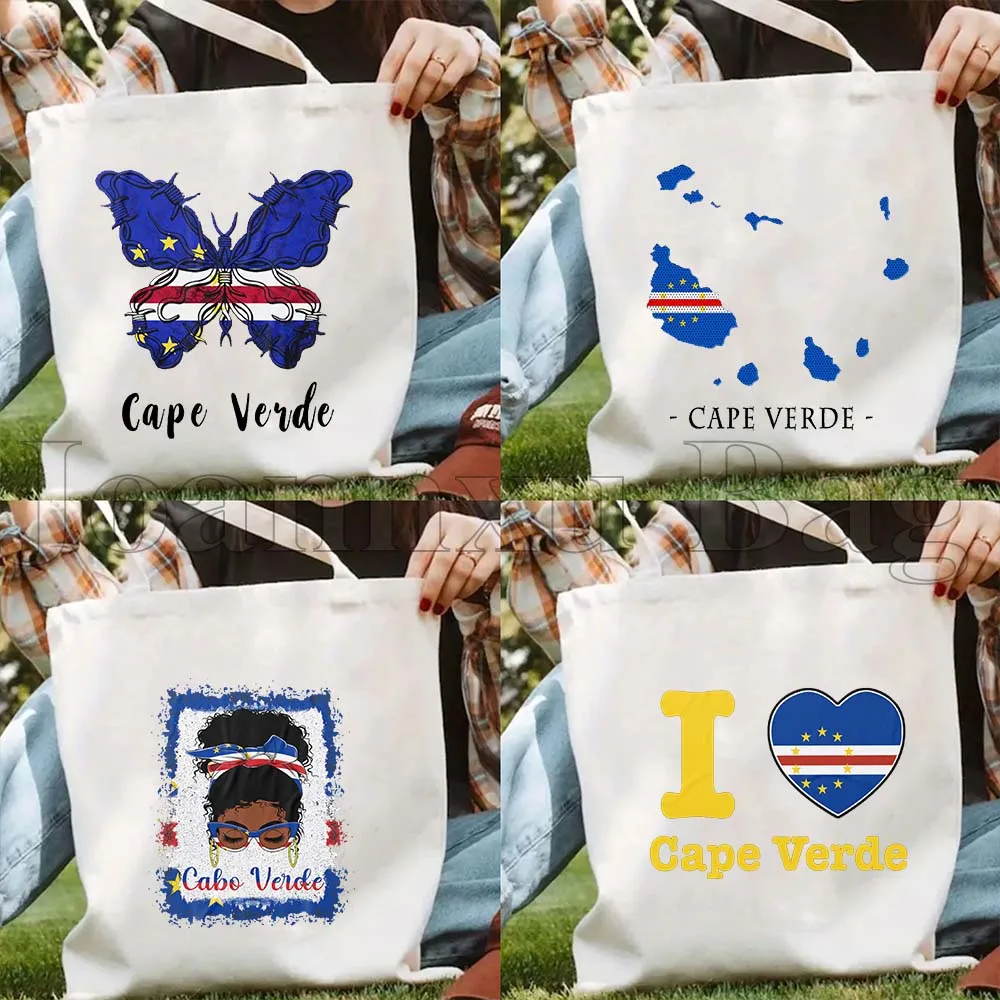 

Сумка-шоппер из прочного холста с флагом и картой Кабо-Верде, изображением девушки из Вердеа и города Сиде-Велха. Подарки на свадьбу, день рождения, для учителей, для школьных книг.