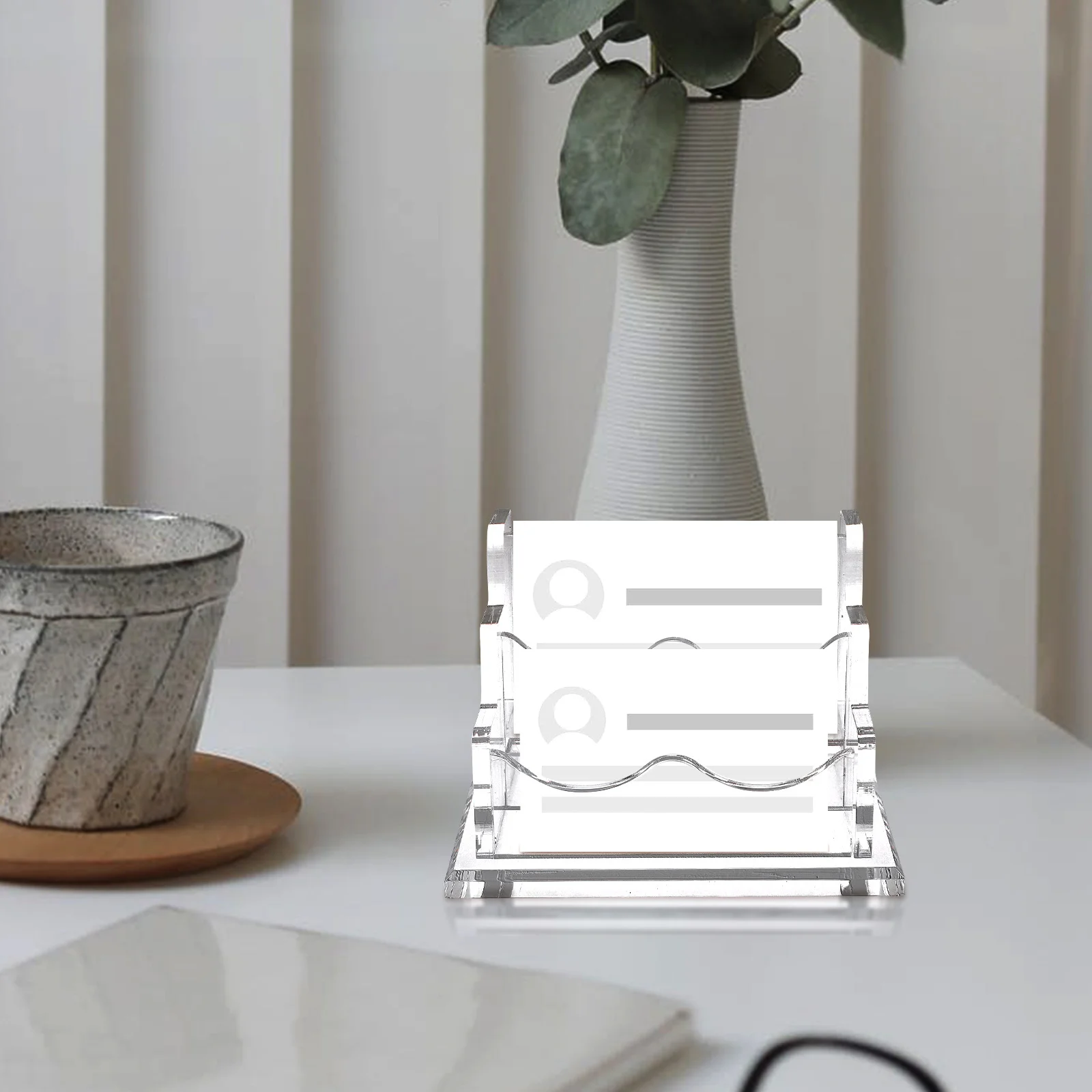 حامل عرض بطاقات العمل من الأكريليك الشفاف، تصميم آمن ذو سعة كبيرة، منظم سطح المكتب الأنيق، قاعدة مكتبية غير قابلة للانزلاق