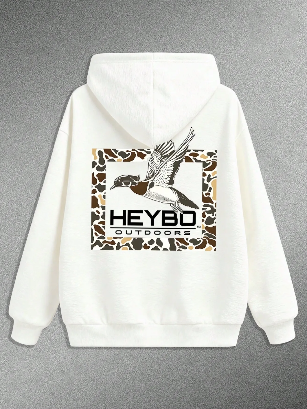 سويت شيرت بقلنسوة للرجال مع نمط العلامة التجارية الخارجية HEYBO OUTDOORS مع بدلة رياضية بعناصر البط البري والعناصر المموهة