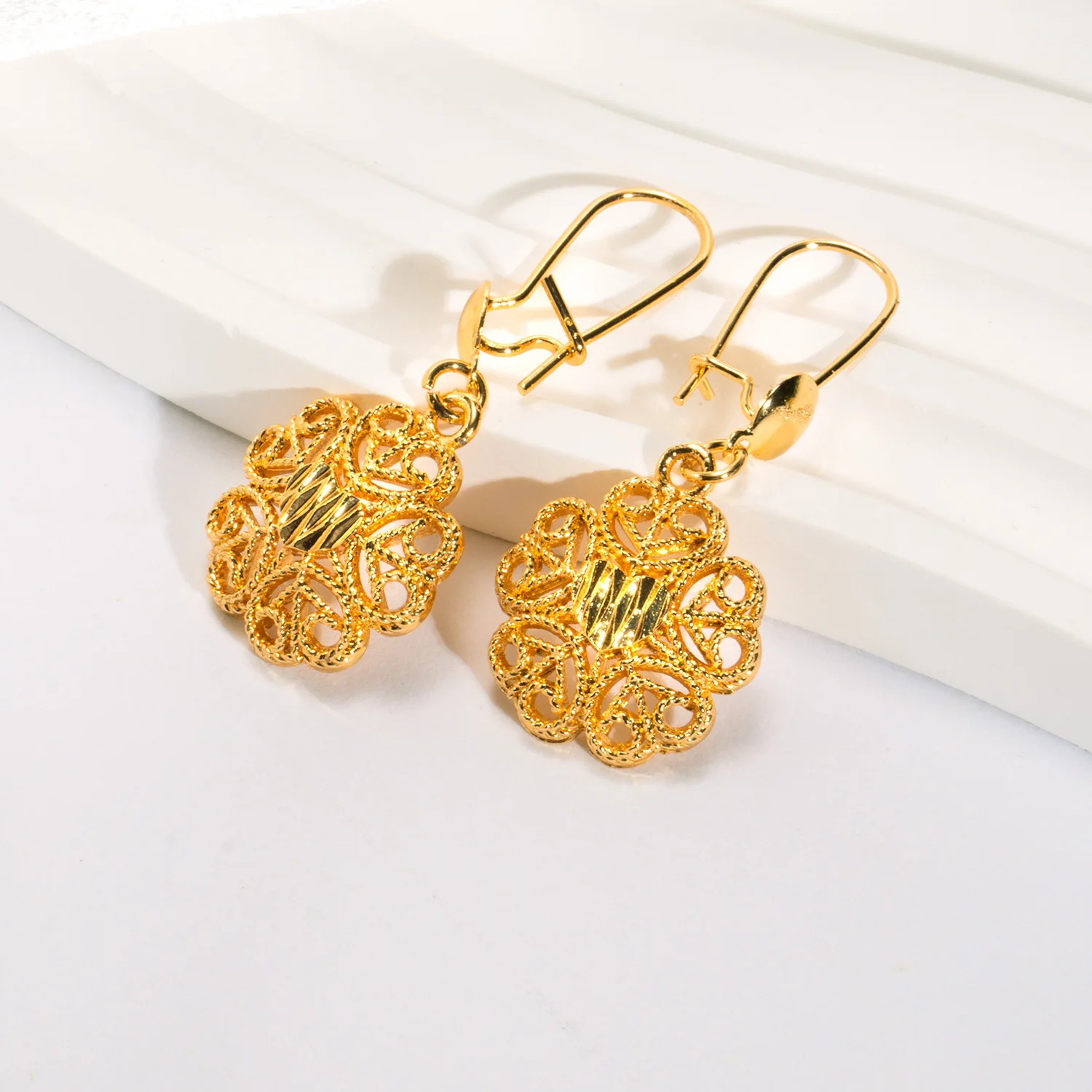 Middle East Dubai cross-border earrings, Vietnamese sand gold small earrings, flower earrings, high-grade copper gold plating do