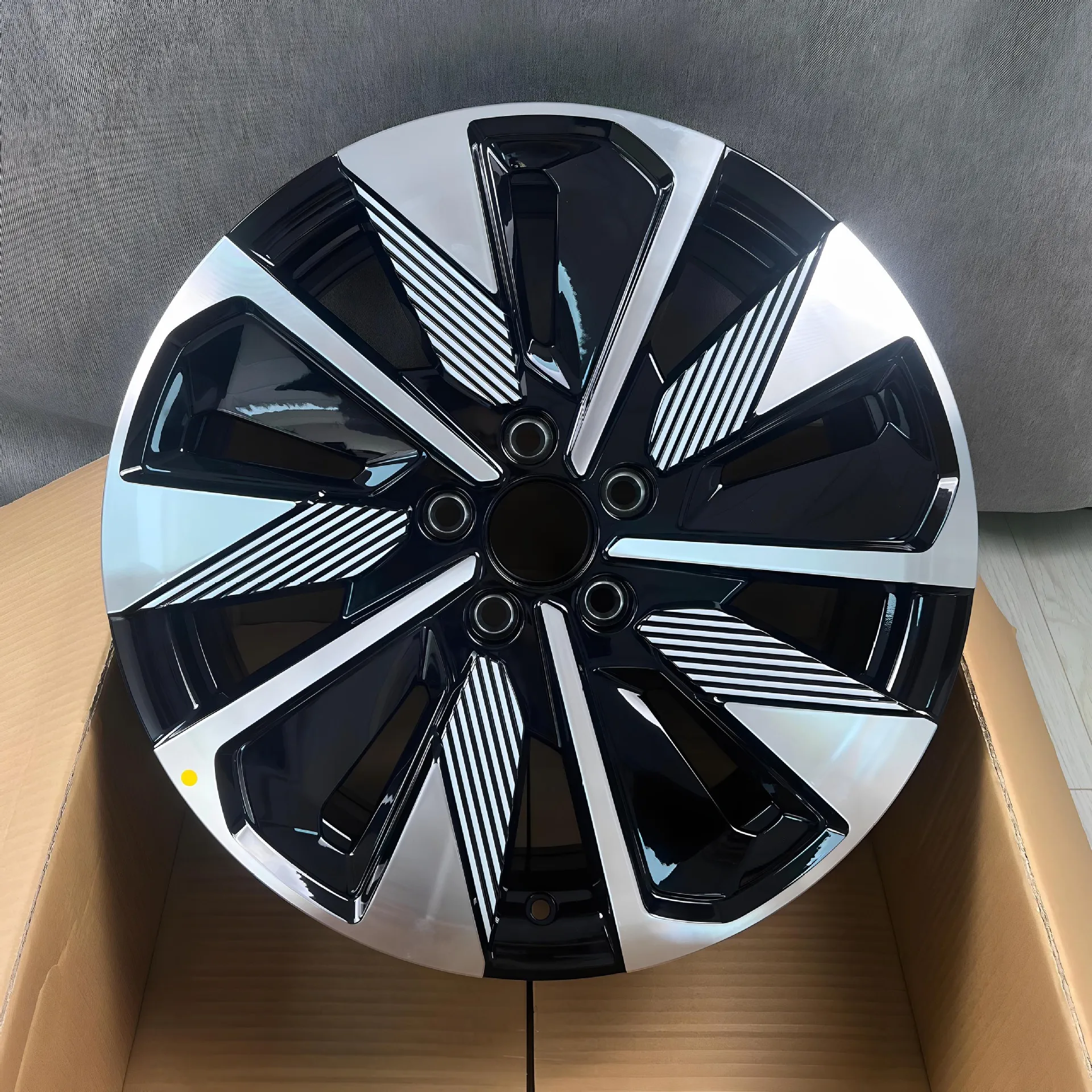 

Applicable to:Suitable for 19-inch BYD Song PLUS wheels, the new replacement of the original matching aluminum alloy wheels
