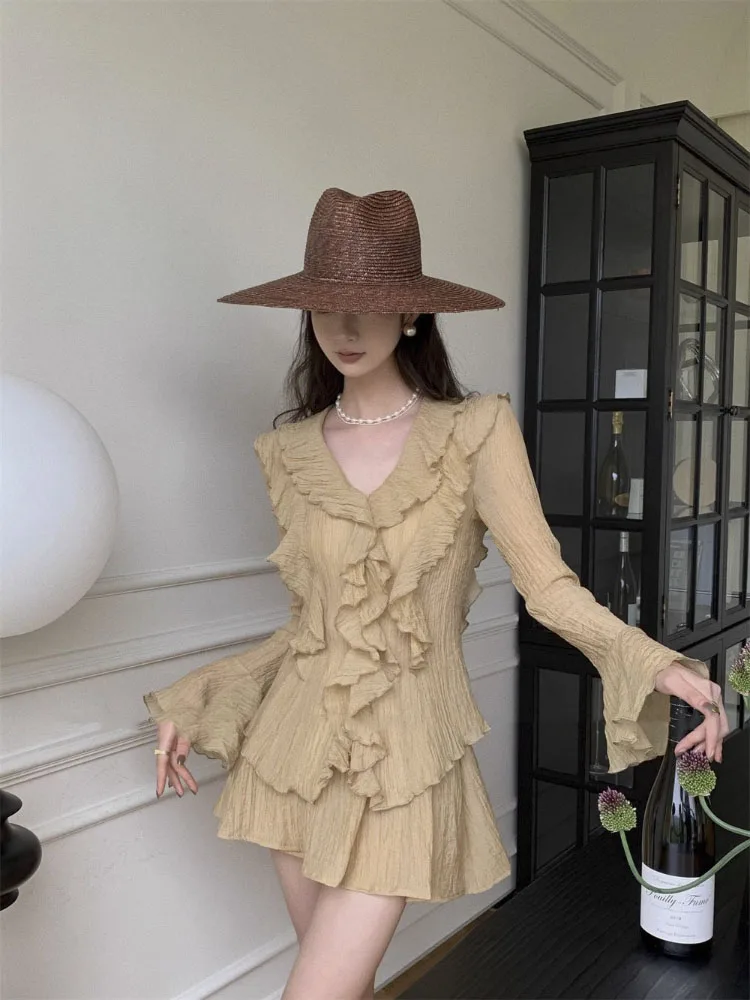 2023 New Korean V-neck Ruffled Lace Stitching Casual Long-sleeved Shirt Women + Pleated Skirt Two-piece Suit