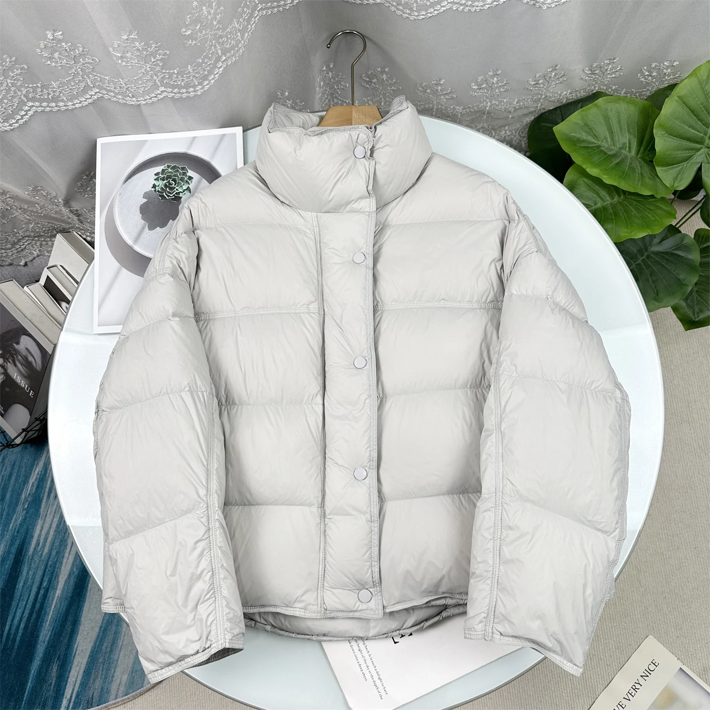 

Ultra Lightweight Ultra Warm 90 White Duck down Puffer Jacket Short Thickened Stand Collar Women's Bread Style Coat