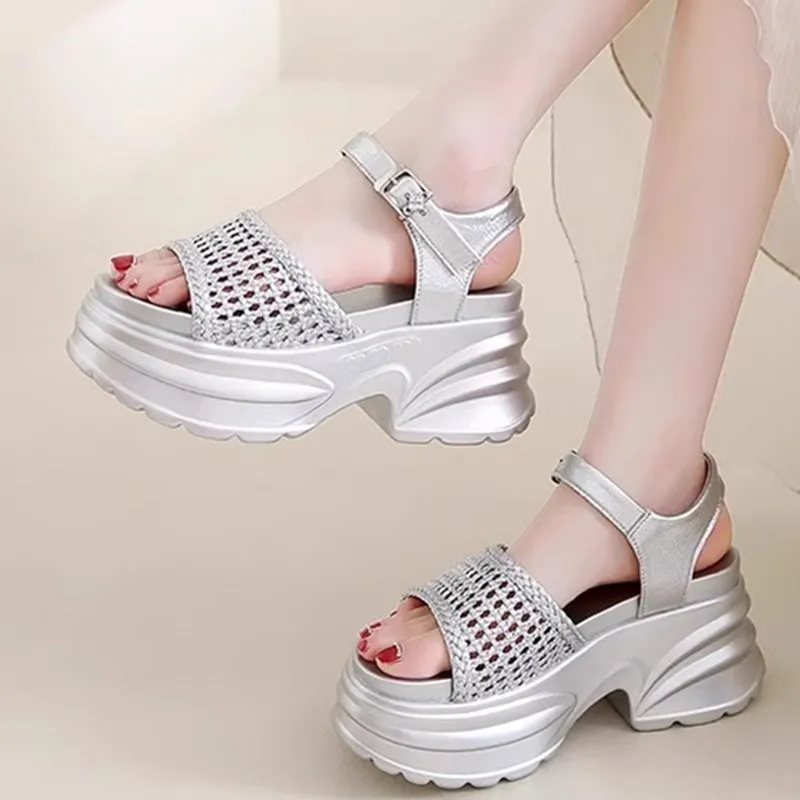 

Модные женские летние повседневные сандалии на высоком каблуке 8,5 см, новые кожаные туфли на толстом каблуке с пряжкой и ремешком, массивные пляжные тапочки