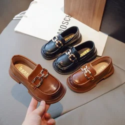 2024 scarpe in pelle per bambini per ragazze autunno nuova moda e comode scarpe da prestazione di nozze Casual antiscivolo in stile britannico