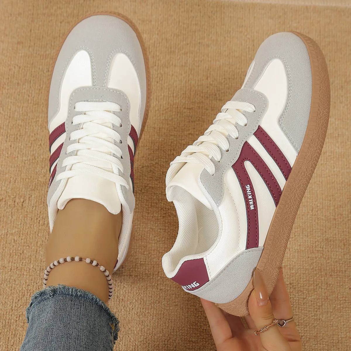 Scarpe da ginnastica da donna Primavera Nuovi mocassini piatti di lusso Comode scarpe da ginnastica morbide da donna Scarpe da esterno leggere per le donne