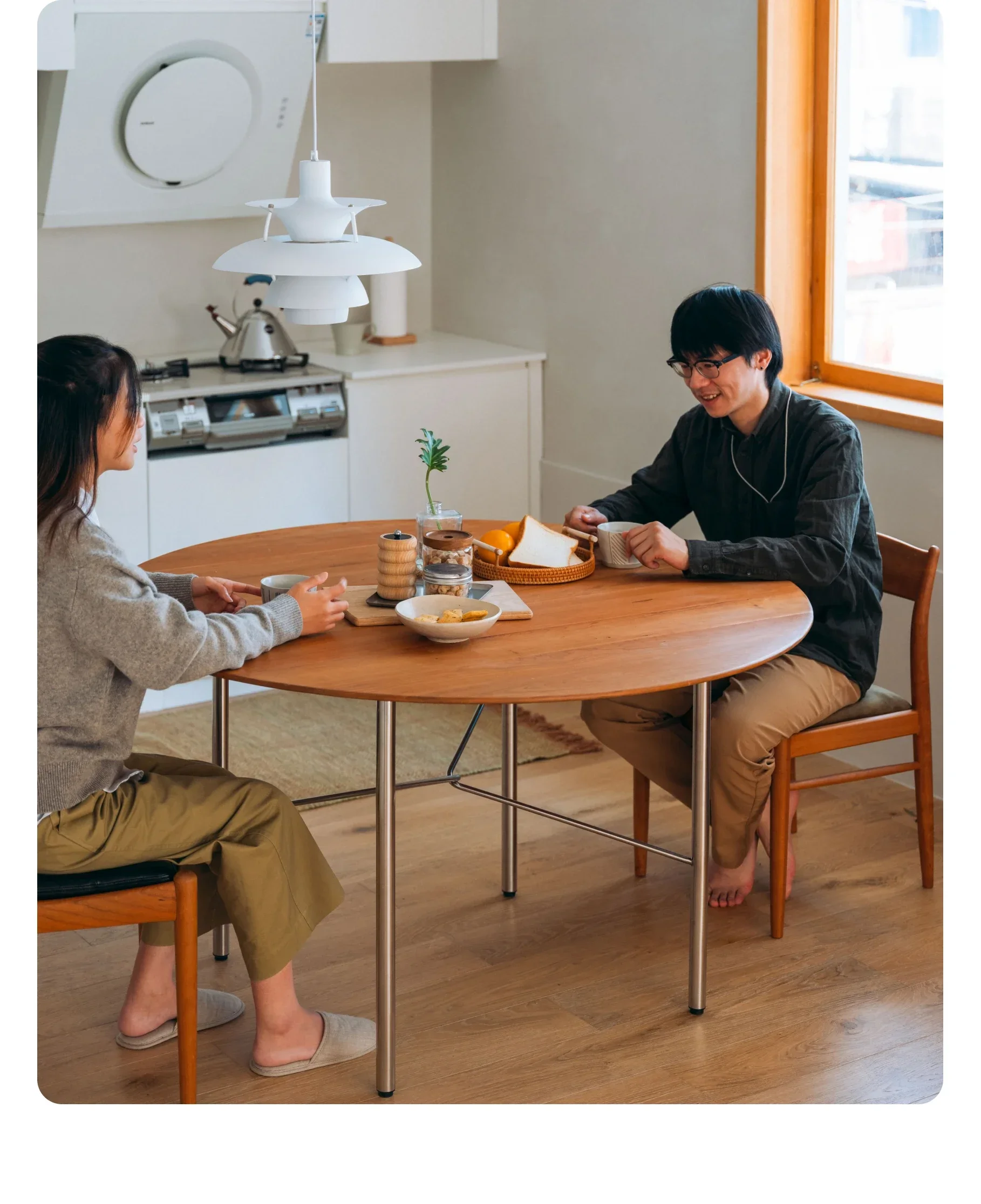 

Modern Minimalist Dining Room/Living Room Solid Wood Retro Stainless Steel round Table