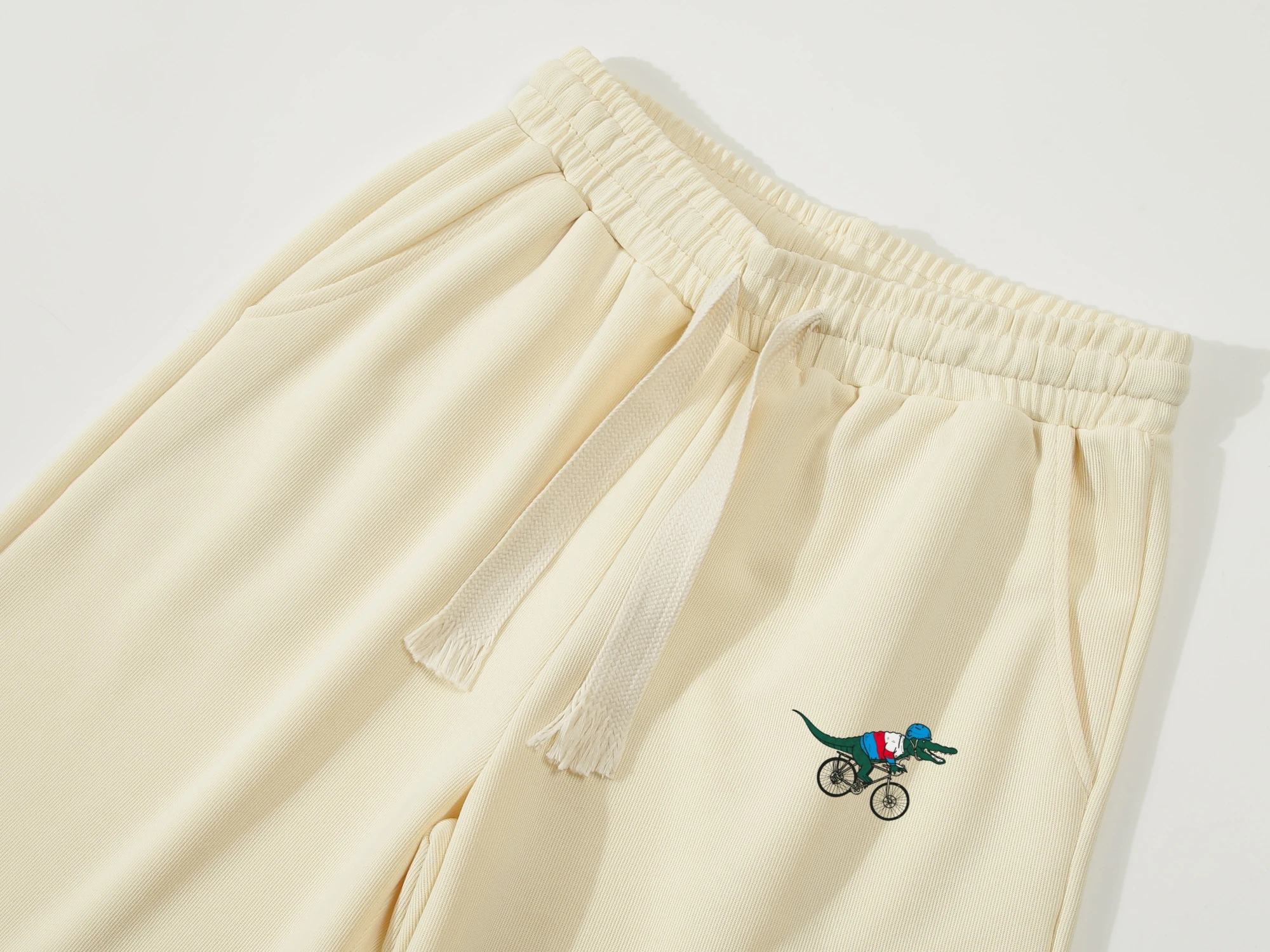 High-Quality Men's Casual Shorts with Dinosaur Print, Soft Cotton, Elastic Waist, Comfortable Summer Wear for Active Lifestyle