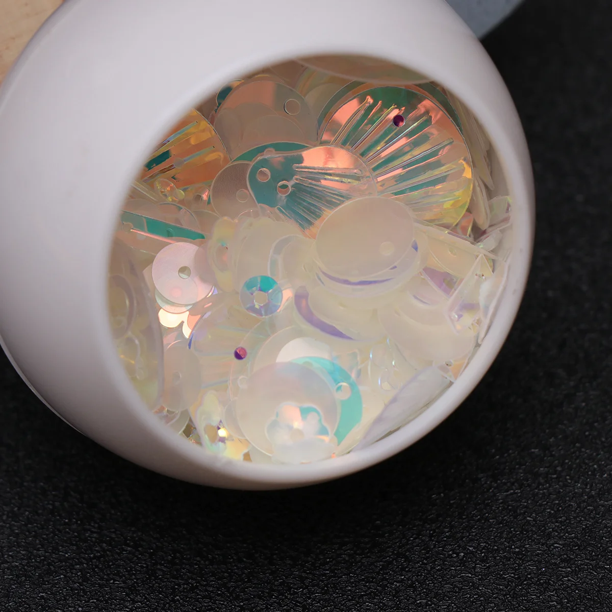 

2 упаковки, разноцветные бусины-разделители с блестками и жемчугом, упаковка 10 г, бежевые, подходят для изготовления одежды, шитье ручной работы, уплотнение подарочного пакета