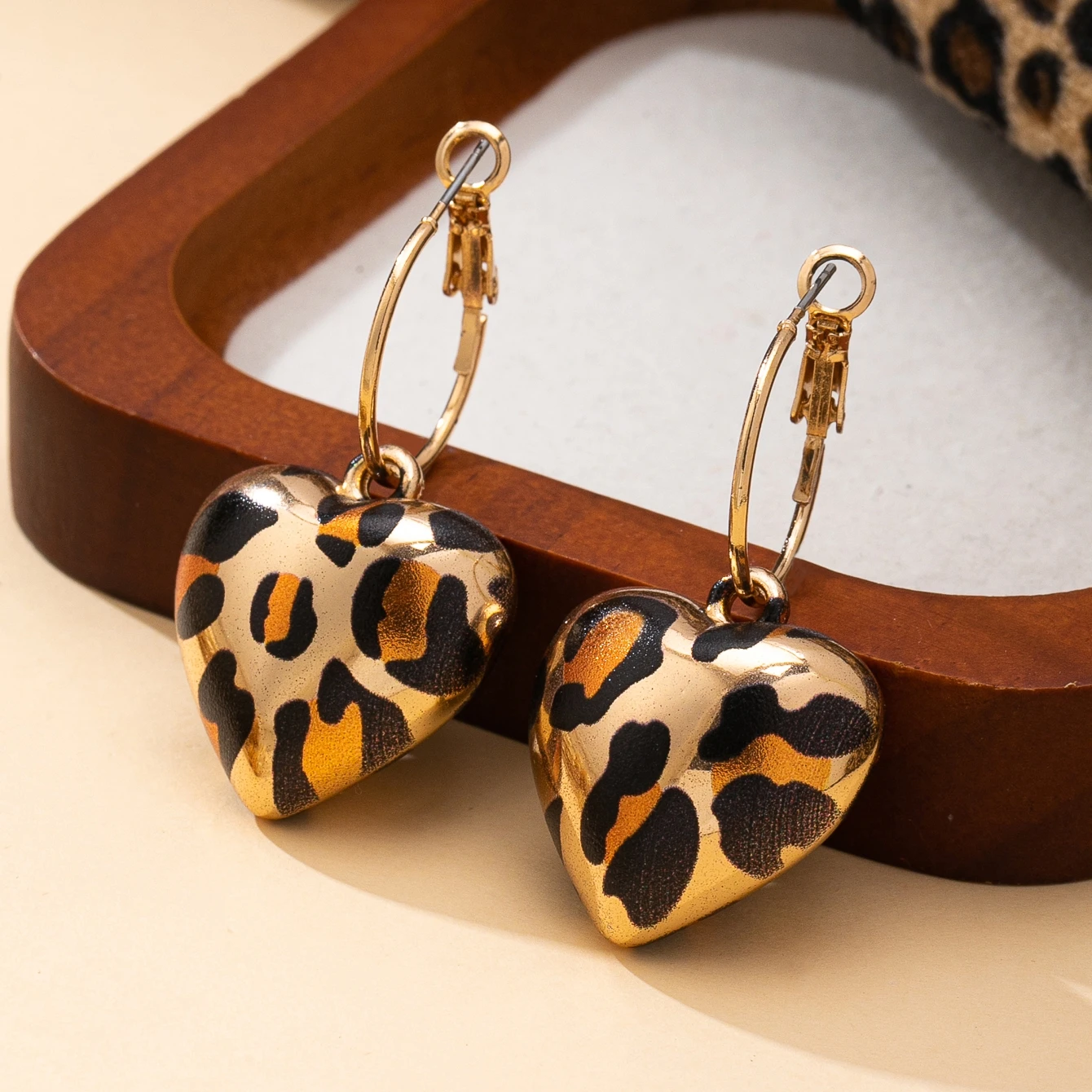 Black Friday Pair of Women's Earrings 3D Heart-Shaped Leopard Print Pendant Earrings Suitable for Daily Wear and Autumn and Winter Wear