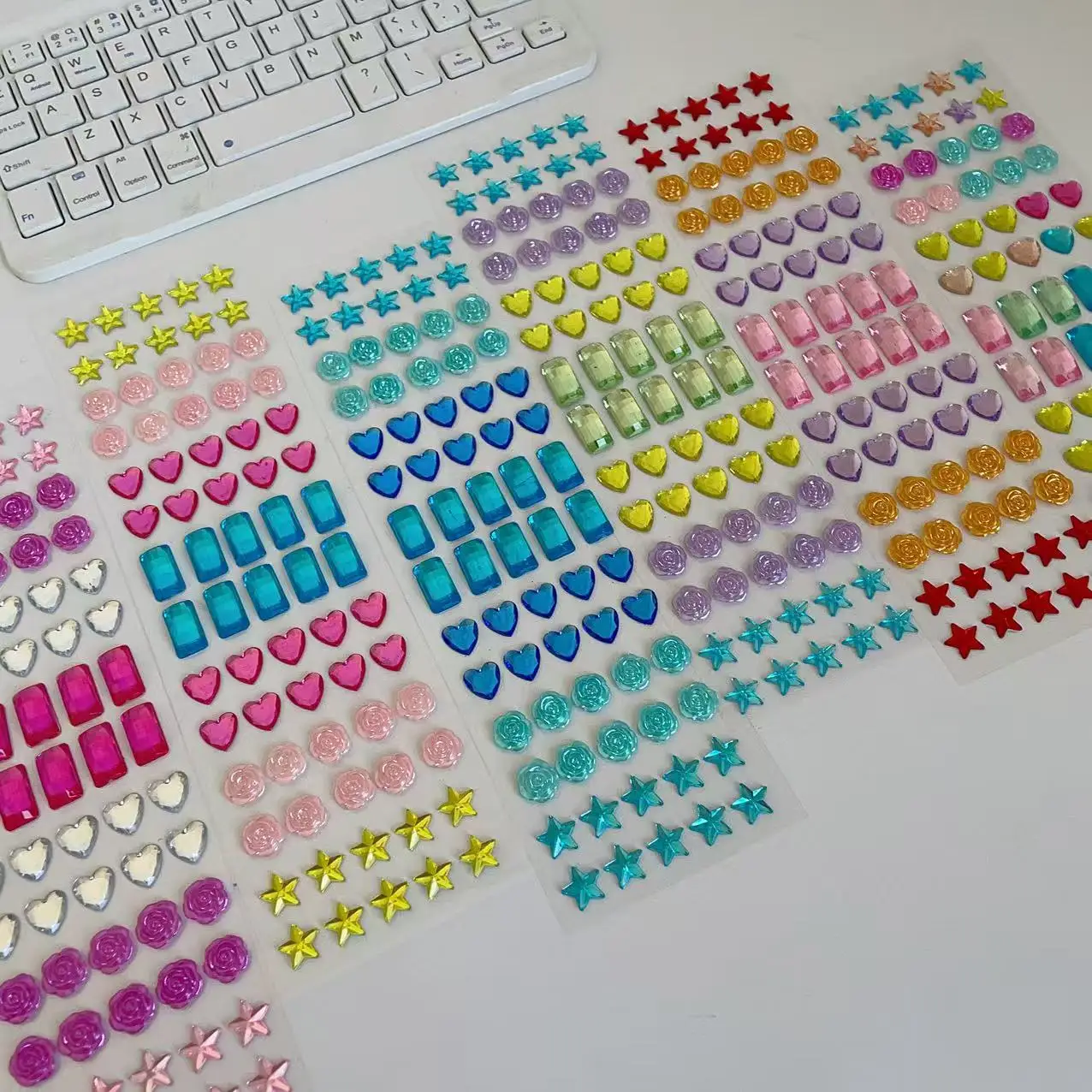 

Новые блестящие хрустальные наклейки с бриллиантами и драгоценными камнями для детского макияжа, 3D акриловое украшение ручной работы, клейкая живопись, ручной