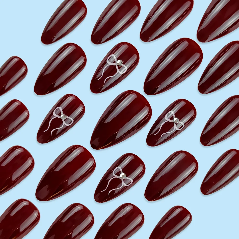 バレンタインデー レッド フレンチプレスネイル ミディアムアーモンド ラインストーンプレスオンネイル グロッシー スティックオンネイル リボン付き 女性用 24枚入り