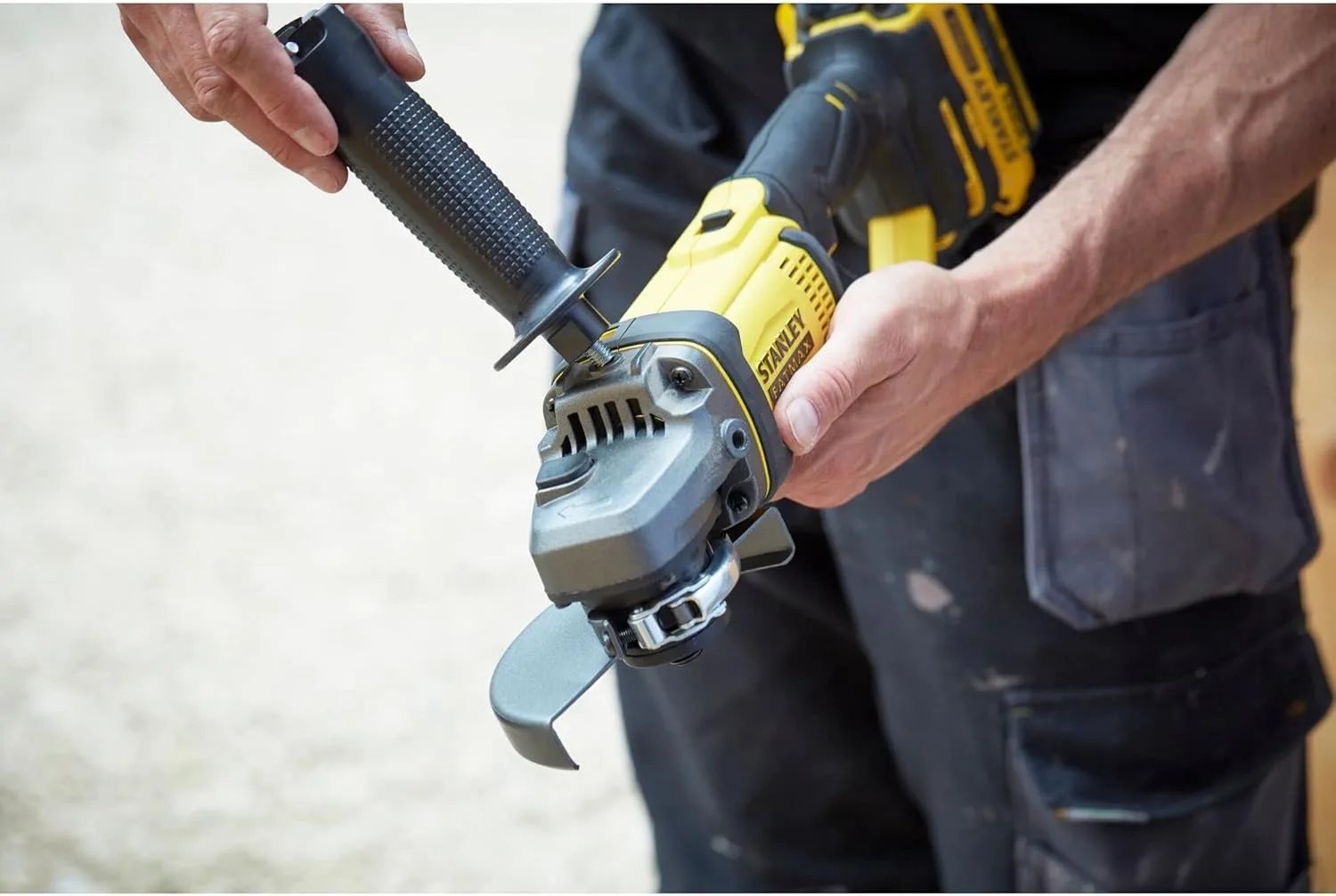 أداة طحن زاوية STANLEY 20 فولت ليثيوم أيون 4 بوصة SCG400 أداة طاقة لاسلكية، ماكينة طحن القطع 100 مم، أداة عارية للخشب المعدني DIY