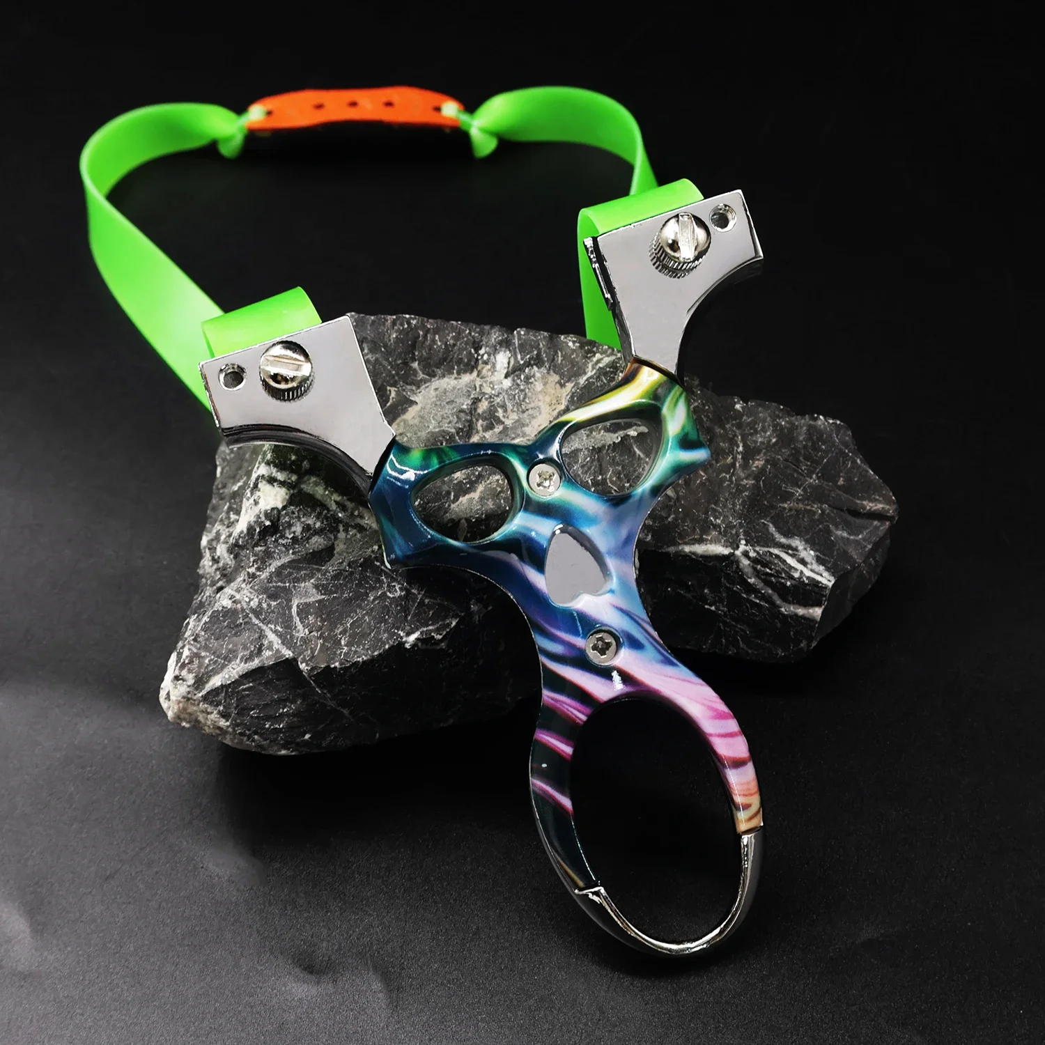 

Zinc Alloy Lightweight Colored Carbon Texture Hollowed-out Slingshot Target Practice Tool High-quality Precision Slingshot