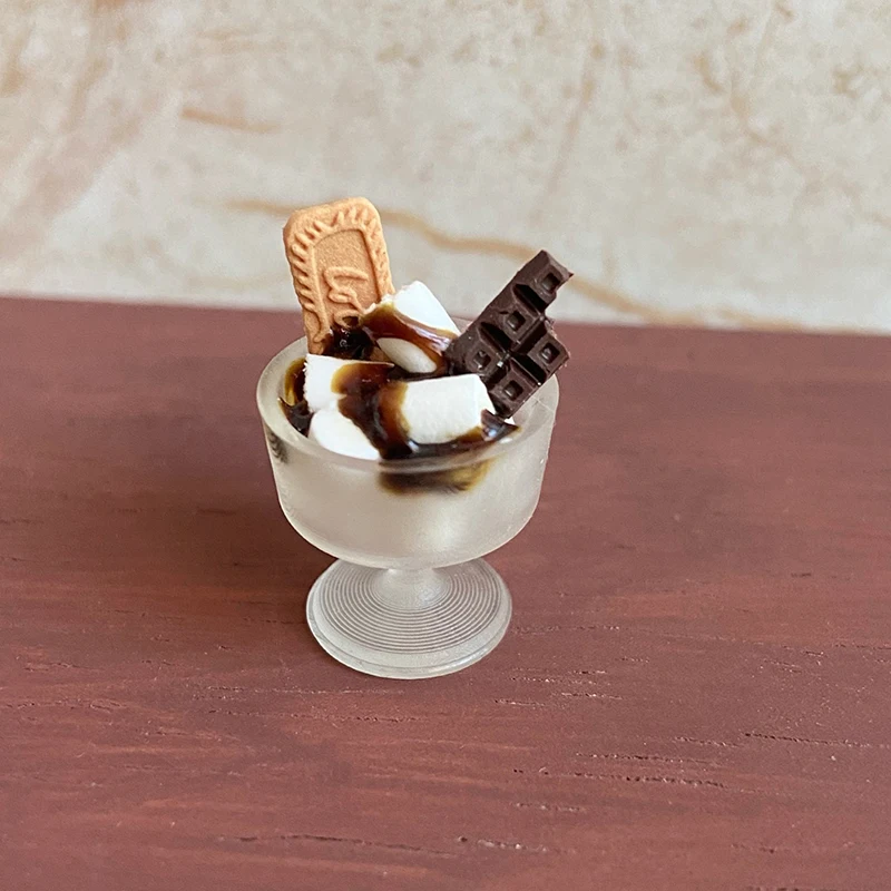 Set da gioco per dessert per casa delle bambole in miniatura - Biscotto al cioccolato Tazza di zucchero filato Fai finta di giocare Accessori per giocattoli da cucina per bambini