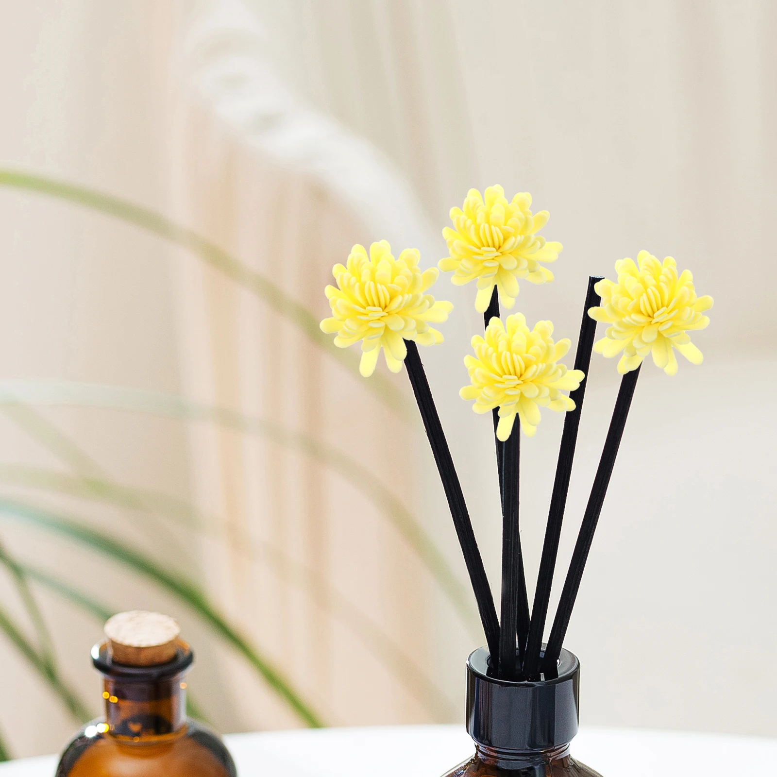 

100pcs Flower Shaped Aromatherapy Diffuser Home Office Desk Air Freshener Mini Scent Diffusion Bottle For Bedroom Car Hotel