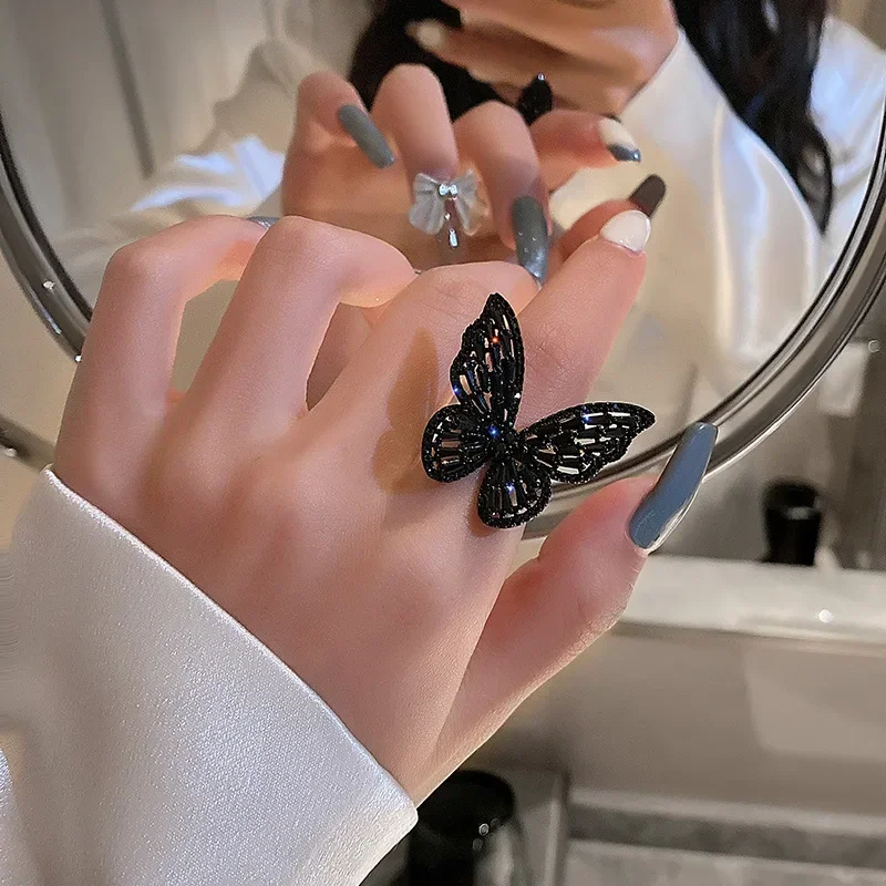 Copper Material Open Adjustable Ring Female Mysterious Sexy Black Crystal Butterfly Ring Fashion Jewelry Party Accessories