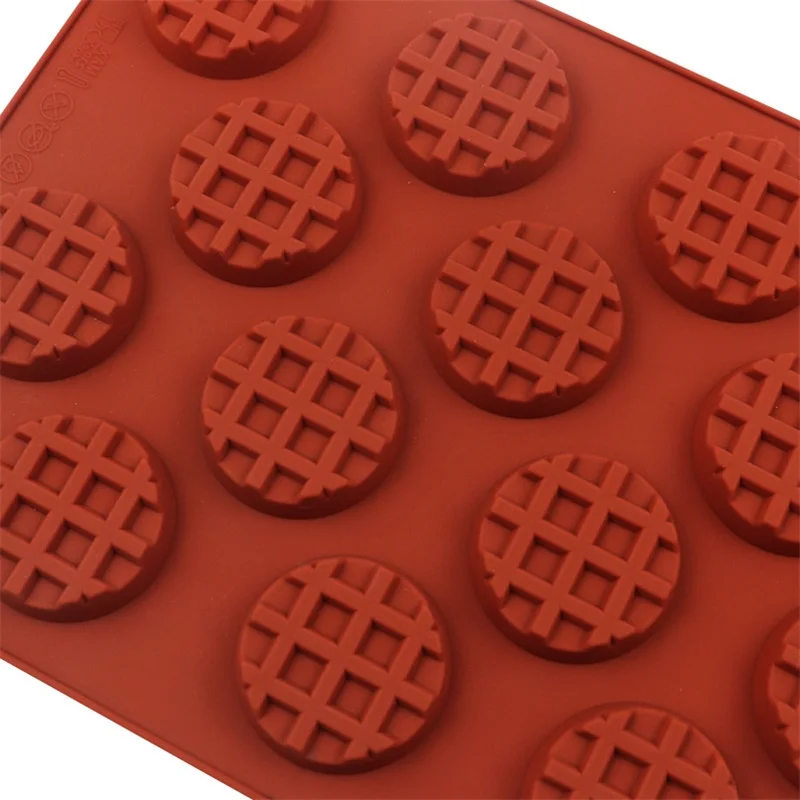 18-piece DIY kitchen utensil baking pan, waffle shape silicone mold, round cookie mold, decoration