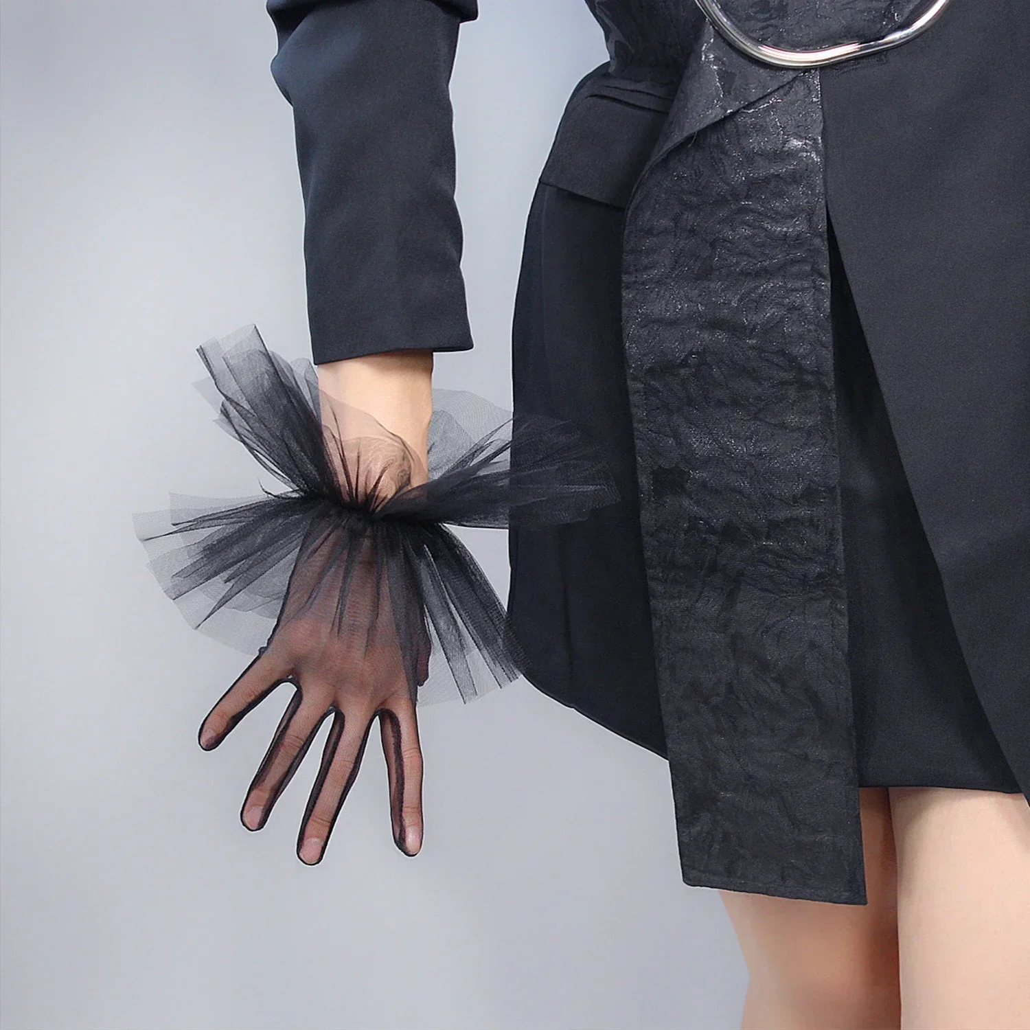 luvas-femininas-dooway-pretas-de-tule-transparente-com-punho-curto-acabamento-bufante-renda-malha-semitransparente-bainha-com-babado-e-punhos-elasticos-para-casamento