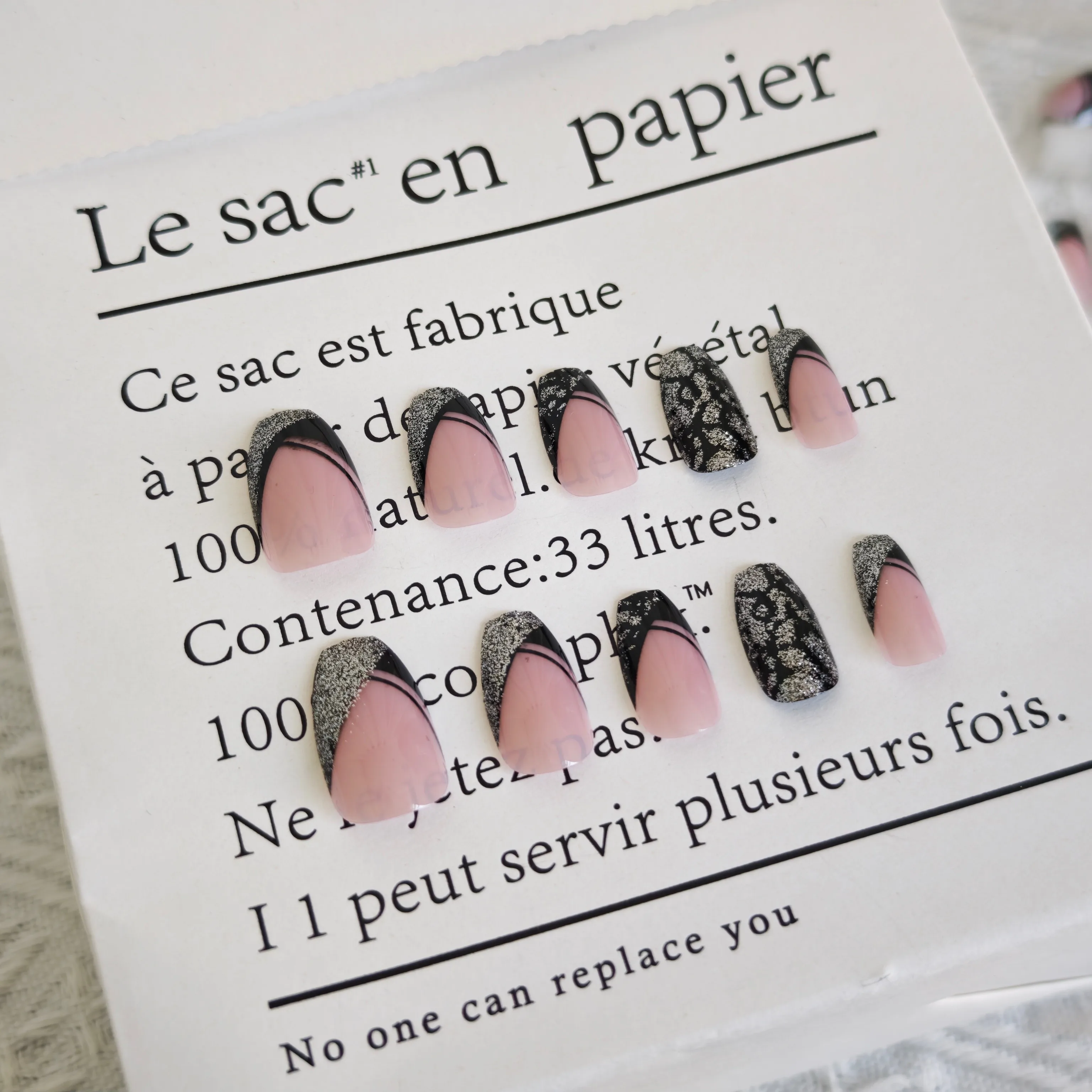 24 قطعة من الأظافر الفرنسية ذات الحواف الحلوة باللون الأسود اللامع قصير باليه ضغط مكتب ودية الطول ومزيج الأحجام الأظافر المزيفة للنساء