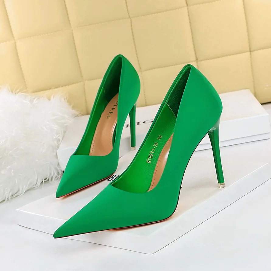 

2024 Women Silk 10.5cm High Heels Scarpins Prom Pumps Lady Plus Size Green Red Fetish Wedding Bridal Escarpins Party Satin Shoes