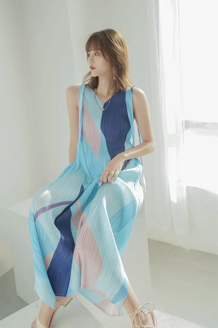 

Dress Pleated Seaside Vacation Dress for Female New Summer Style with Straps Sweet Color Matching Sleeveless Long Skirt