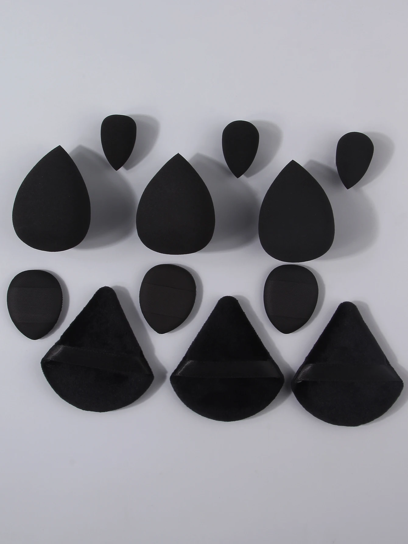Ensemble d'outils de maquillage pour débutants de 12 pièces : 3 bouffées de poudre libre triangulaires, 3 mini bouffées de coussin, 3 mélangeurs de beauté, 3 mini mélange de beauté