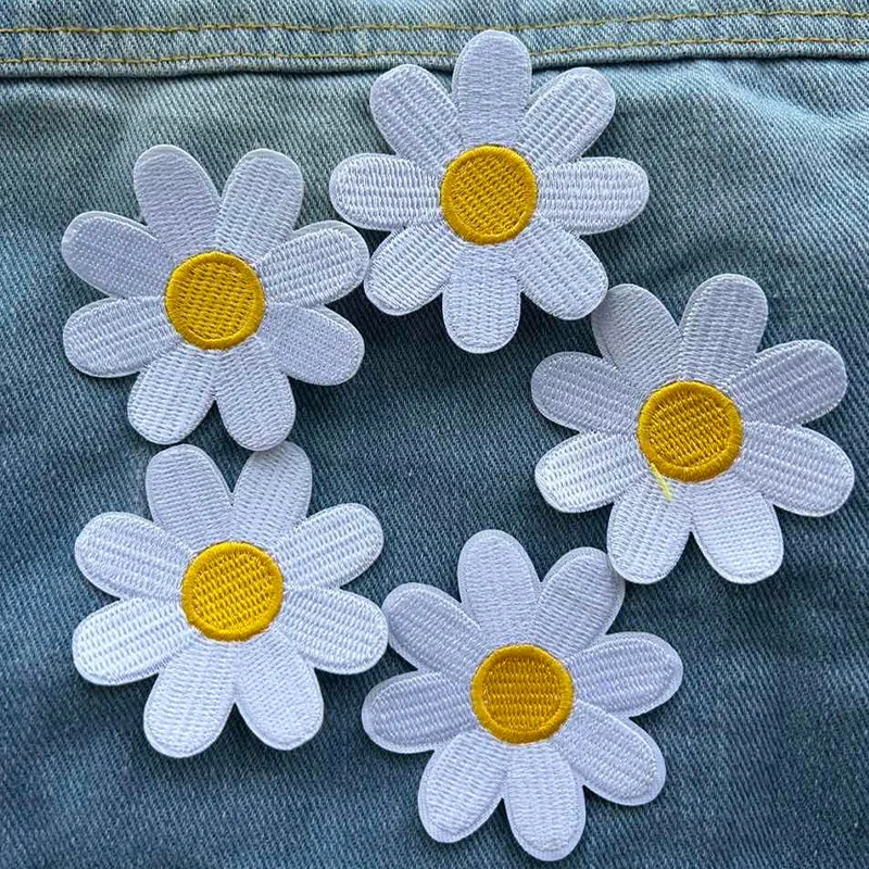 5pcs Daisy Patch Iron on Applique For DIY Sweatshirts Children\'s clothing bags size 6cm