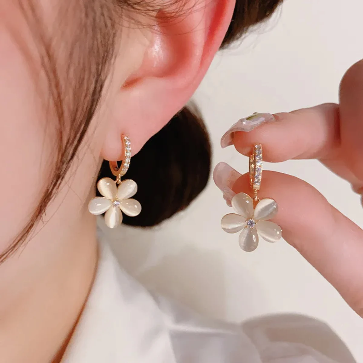 2024 New Luxury White Zircon Flower Drop Earrings for Women Fashion Exquisite Sweet Temperament Girls Jewelry Gift Wholesale