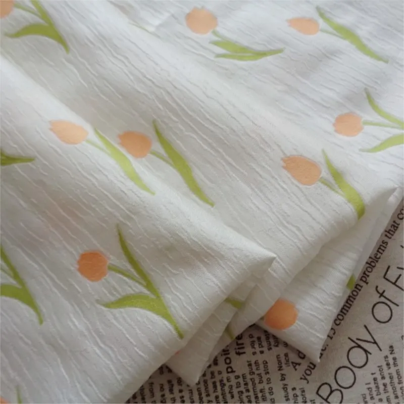 

This and elegant dress is made of dyed jacquard fabric with embossed tree patterns flowers