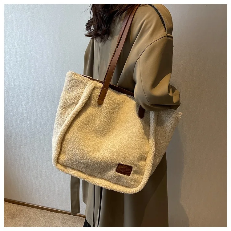 Retro Season Lamb Fleece Bag Women\'s Autumn and Winter Frosted Shoulder Bag Commuter Large Capacity Tote Bag