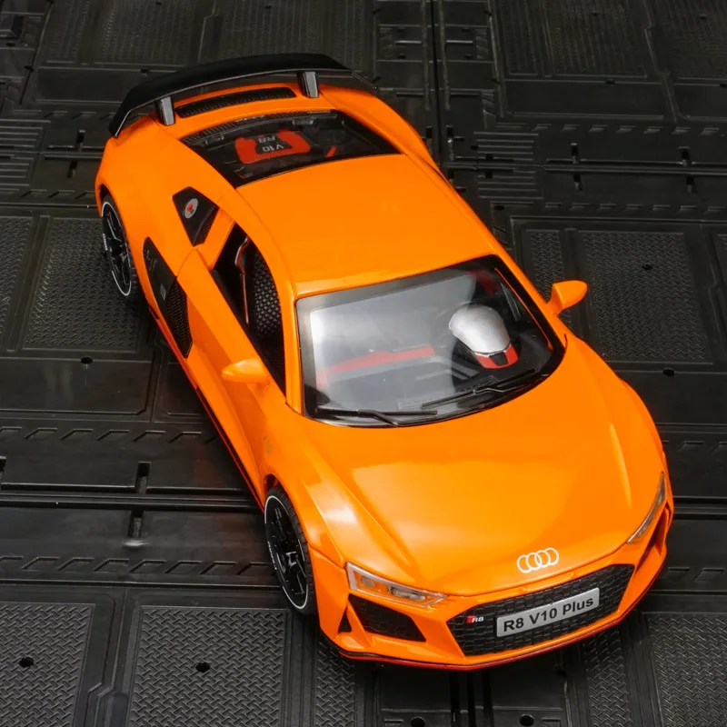 

1:24 Audi R8 V10 коллекция украшений из сплава, обратная связь звука и света, детская игрушка, дверь можно открыть