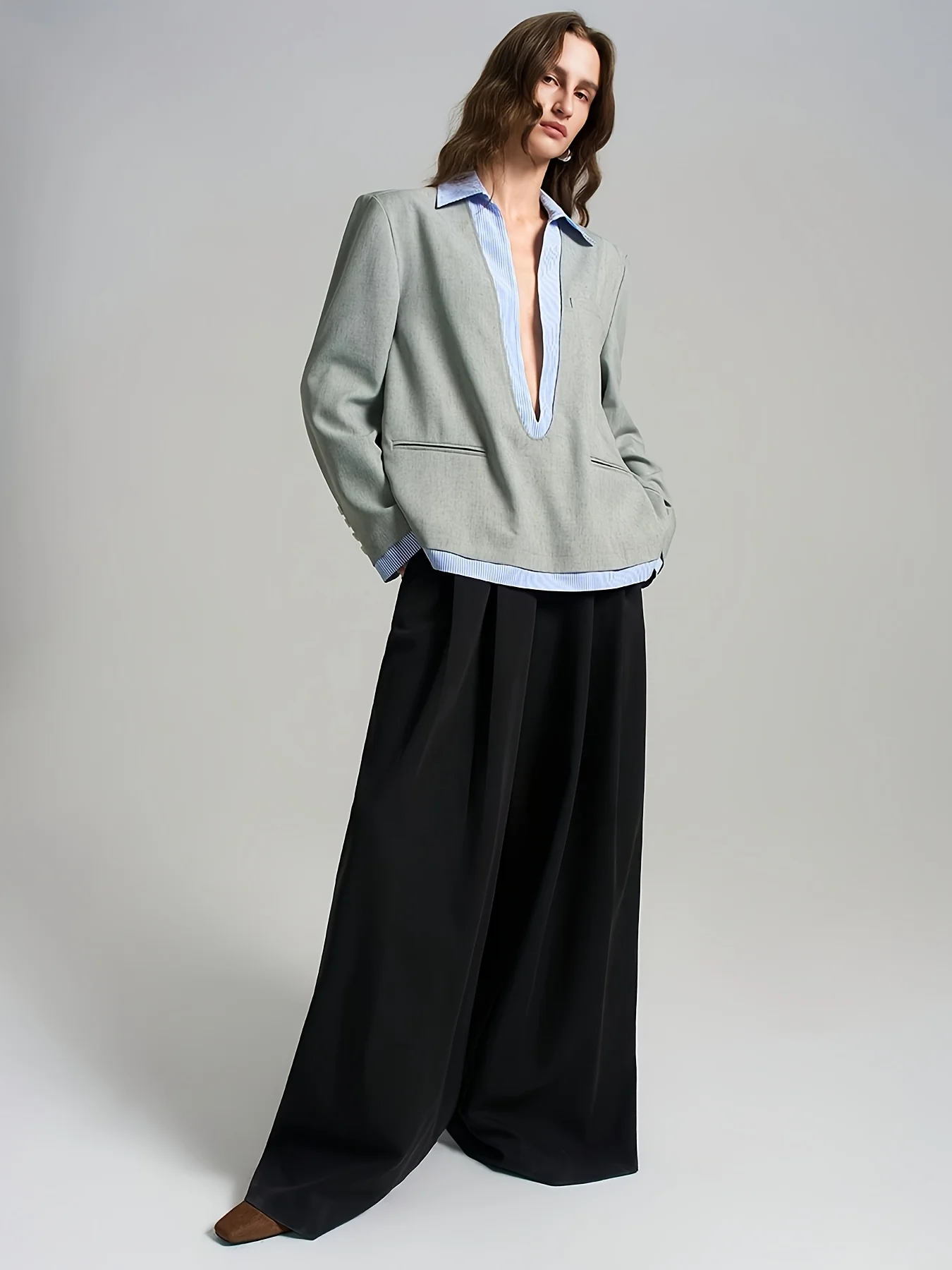 レディース グレー ブレザー 2ピースセット ストライプシャツ レイヤード ワイドレッグ ブラックパンツ カジュアル オフィスコーデ