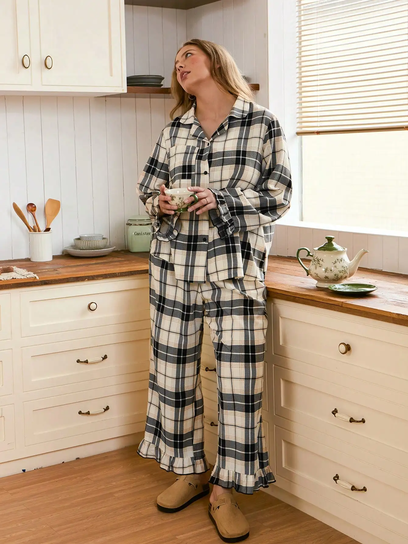 

Женский пижамный комплект с клетчатым принтом и рюшами, с длинными рукавами - осенне-зимняя домашняя одежда