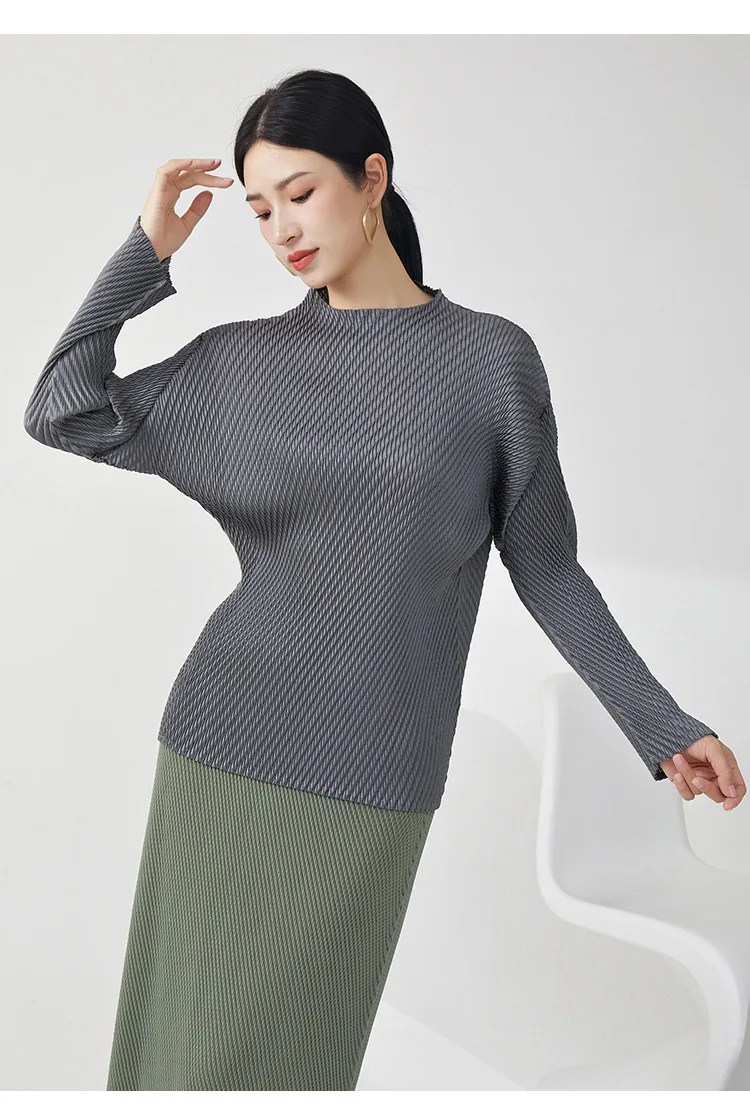 Spring/Autumn Women's High-End Fish Scale Pleated Loose Solid Color Simple Commuting Versatile Base Layer Miyake T-Shirt Top