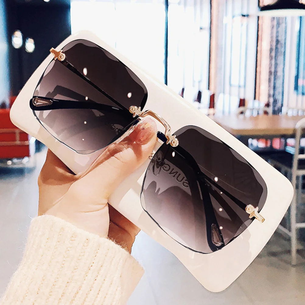 

1Pcs Women Rimless Sunglasses Oversized Rectangular Metal Frame Lightweight Comfortable Sun Glasses for Beach Outing Grey