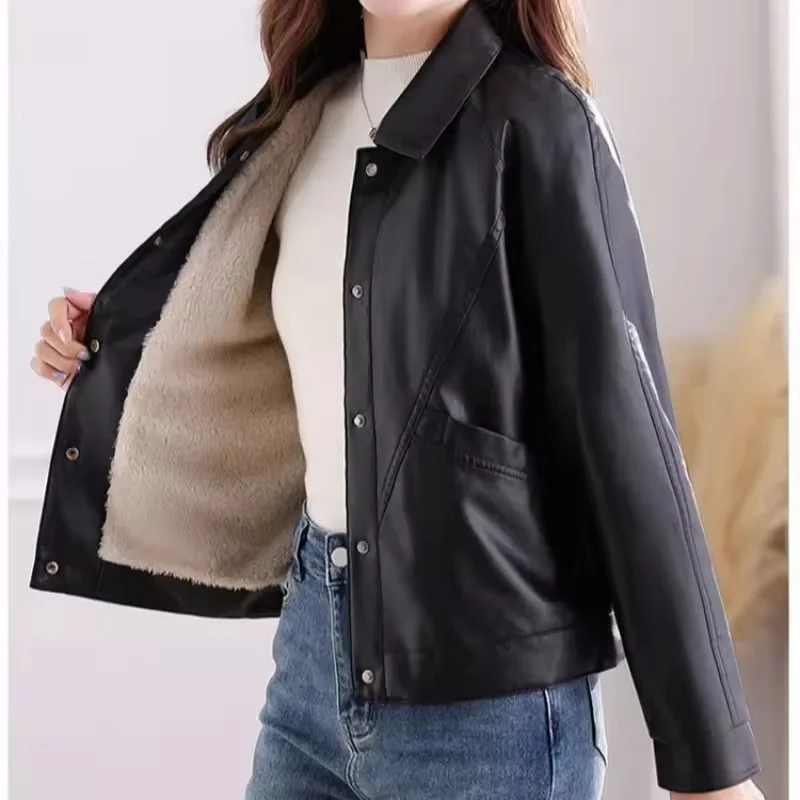 Autunno Inverno Nuovo Nero Breve Imitazione Giacca di Pelle Cappotto Delle Donne di Modo DELL'UNITÀ di elaborazione Giacca di Pelle In Pile di Spessore Magliette E Camicette Tuta Sportiva Femminile