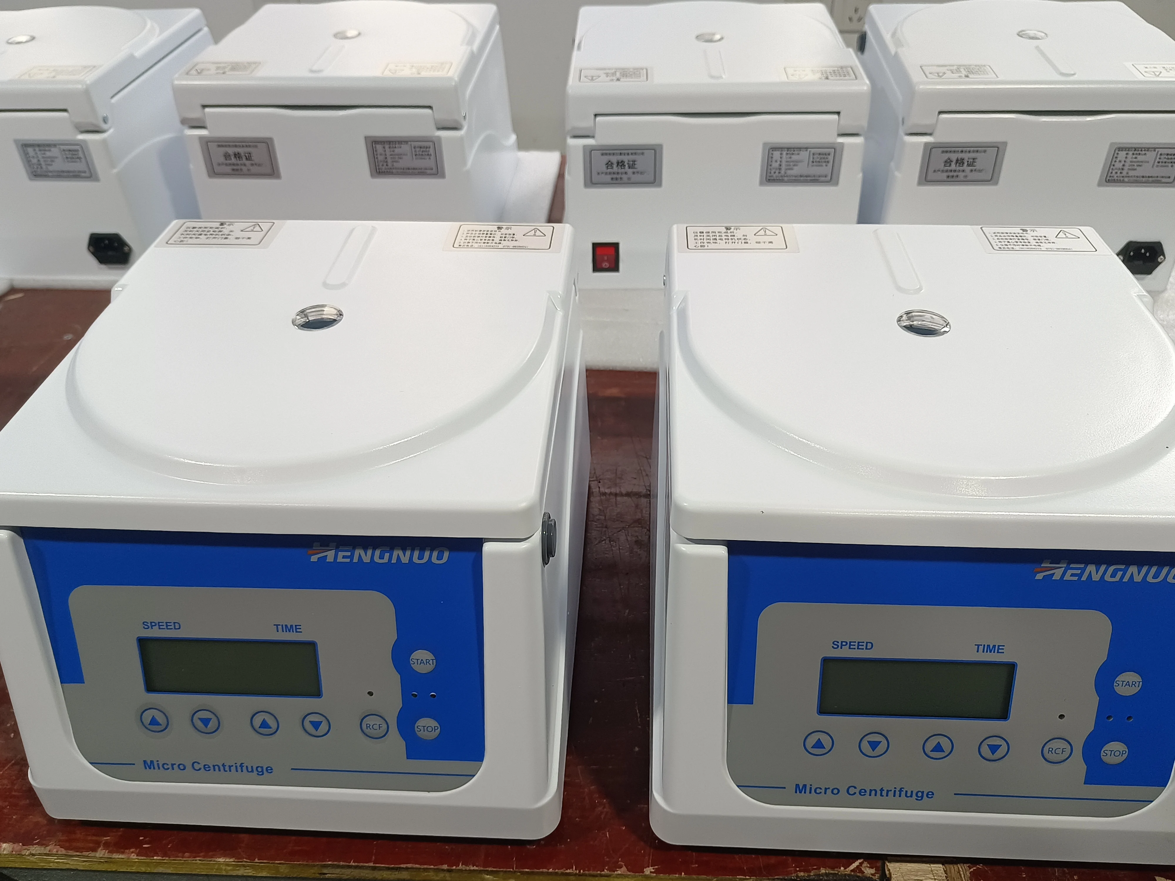 小型2-4B低速実験用遠心分離機、8×15ml固定角ローター付き、最大速度4000rpm、低価格