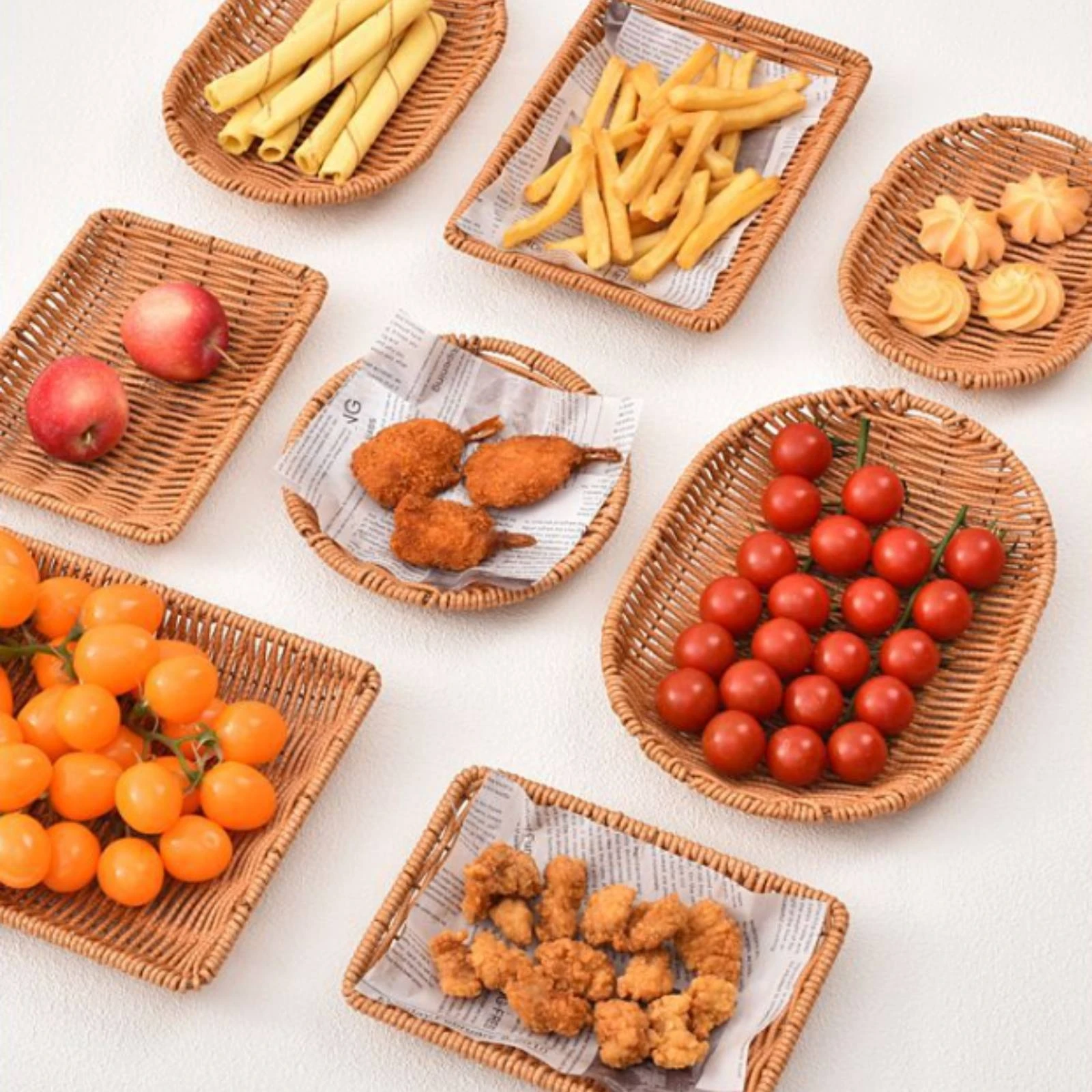 Woven Snack Basket Open Weave Plastic Rattan Basket Round Storage Bowl Low-Sided Serving Tray Metal Frame