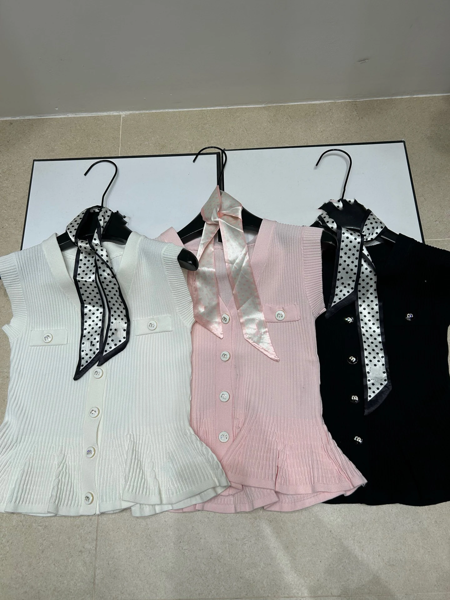 

VIBE Fashion Brand Spring Summer New Style Women's Slim Fit Knitted Vest V-Neck Sleeveless Waist Cinched Lace Trim Top