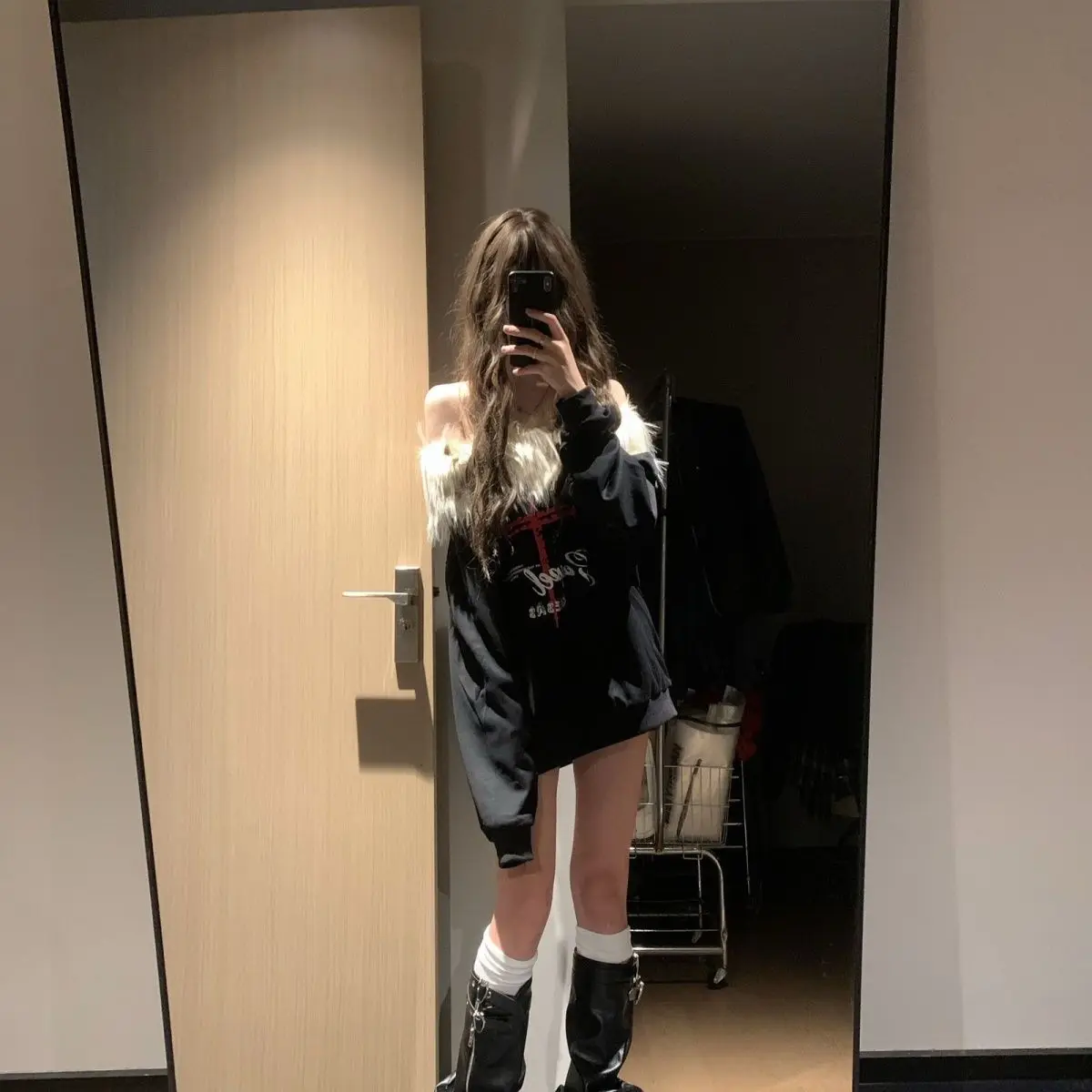 بلوزات الأمريكية الرجعية طويلة الأكمام فو الفراء مائل الرقبة تيز ثقافة فرعية Harajuku مثير نمط الخريف الجمالية النساء الملابس