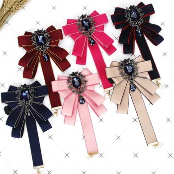 Wunderschöne Fliege Vintage Luxus Dame Kopf Diamant Perle Band Quaste Brosche Chic Mädchen Elegante Kostüm Schmuck Kragen Pin