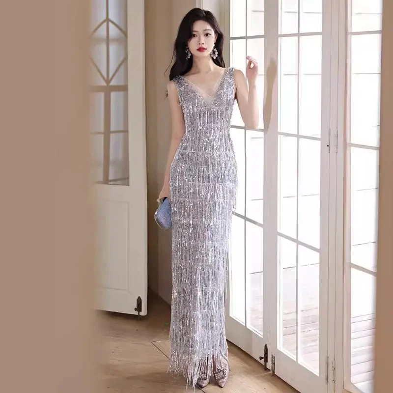 Vestido de noite personalizado feminino com decote em v sem mangas moda sexy 2025 novo prata lantejoulas franjas rabo de peixe vestidos de luxo