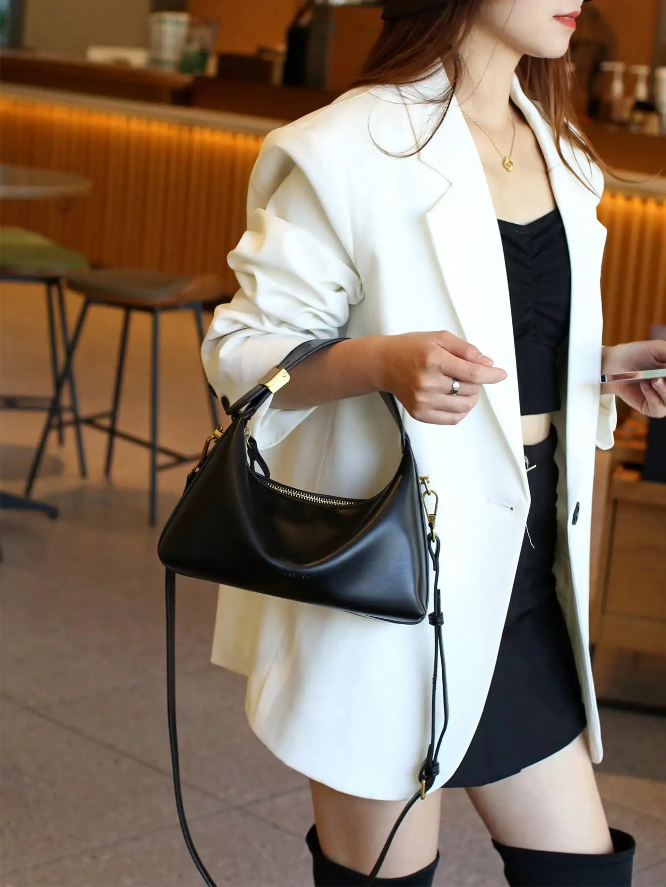 2024 elegant and advanced French handbag niche design large-capacity lunch box bag fashion commuter shoulder crossbody bag