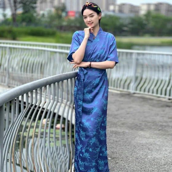 

Chinese Xizang Women's Short Sleeved Guozhuang Skirt Tibetan Robe