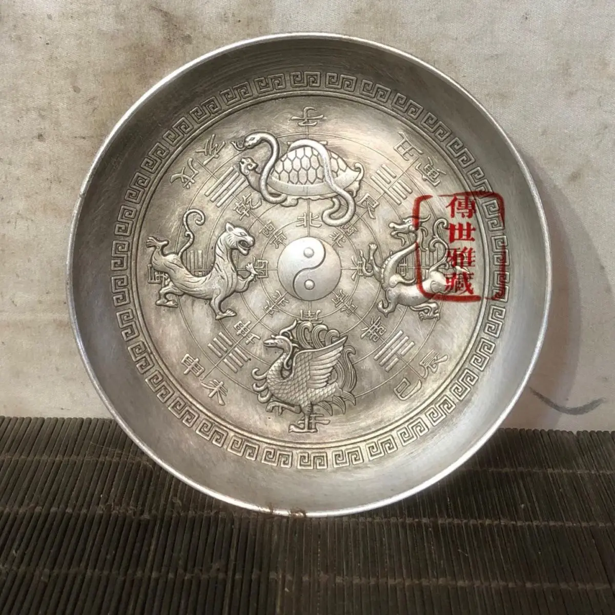 Four sided divine beasts attract wealth, town houses, silver plated plates, eight treasure patterned double dragon plates