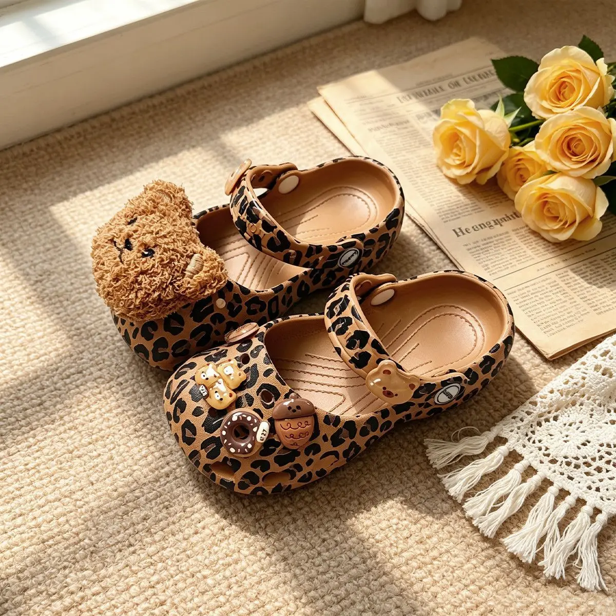 2026 Summer Trend Leopard Clogs Girls Soft EVA Bear Decor Shoe Charms Ballet Flats Girls Beach Mary Janes Sandals Slipper