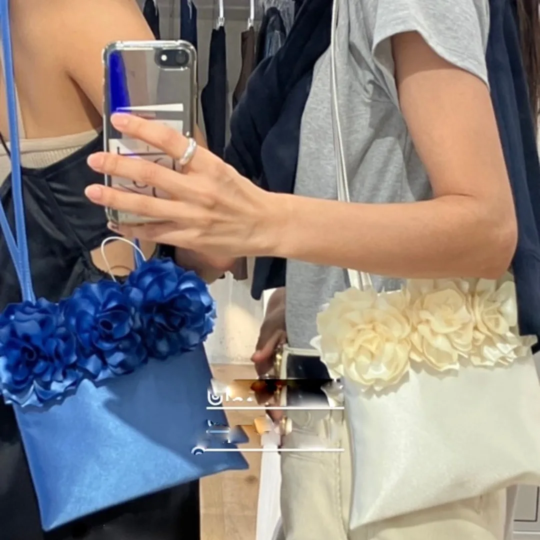 

Luxury Satin Rose Handbags Design Silk Pleated Flower Shoulder Bag Korean Women Wedding Purses Casual Fashion Designer Bags