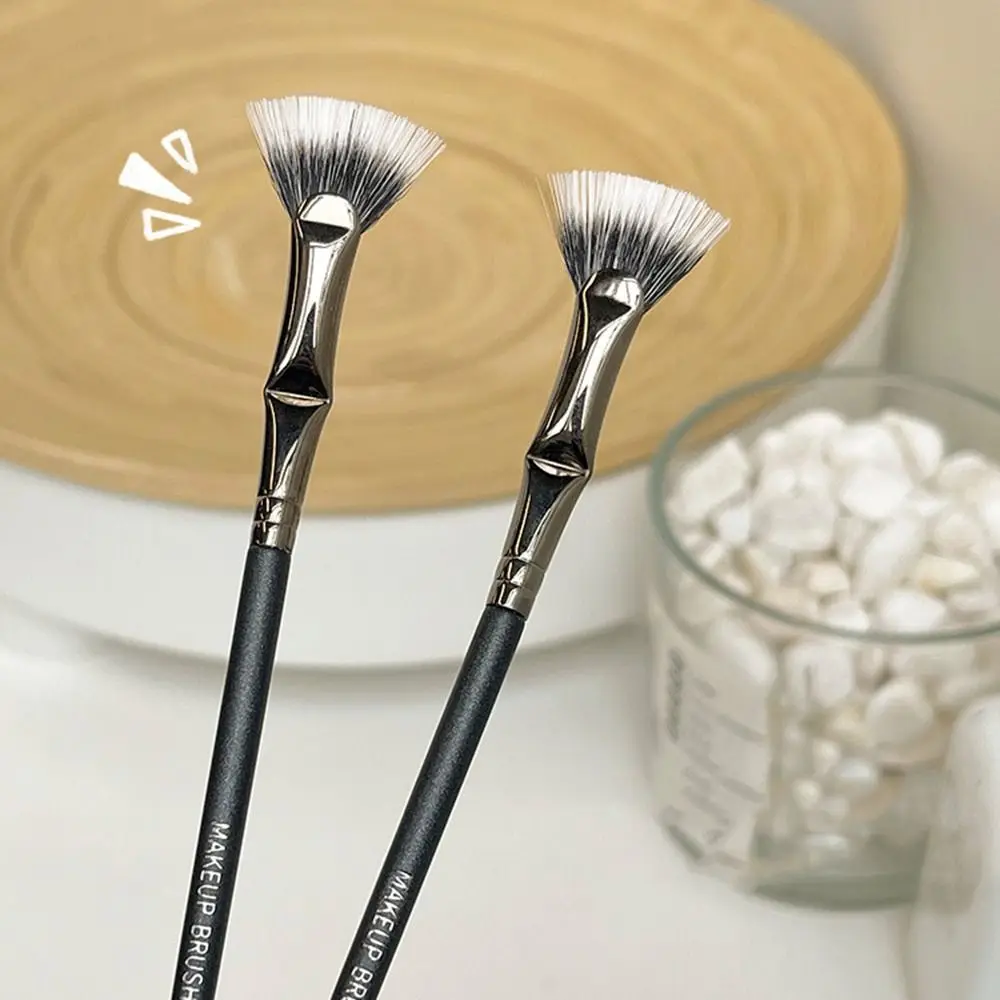 Angled Fan-shaped Eyelash Brush Clearly Rooted Professional Mascara Fan Brush Wooden Handle Natural Makeup Tool